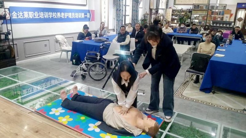 适老化厨房照明：如何确保老人安全与舒适